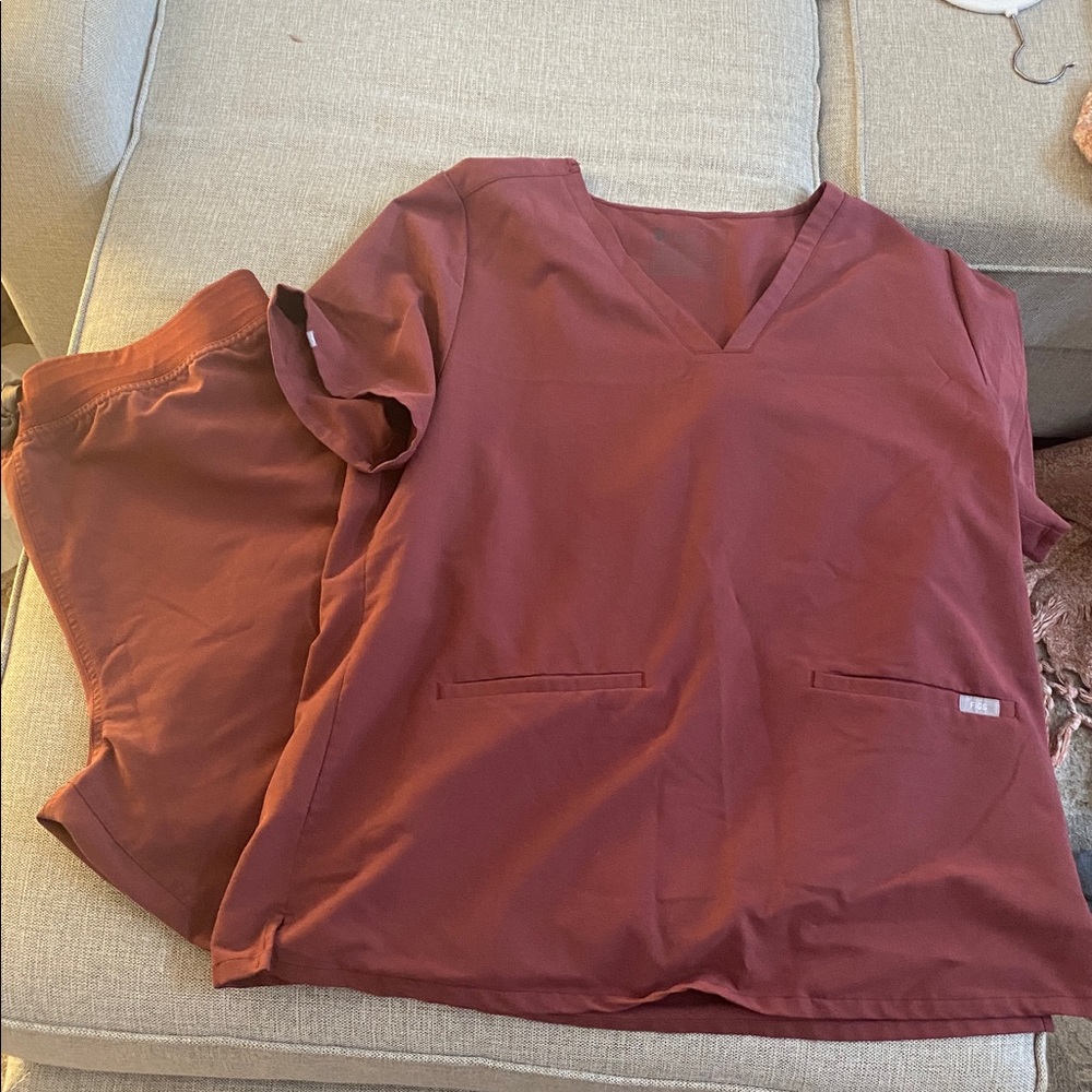 Figs Burgundy set